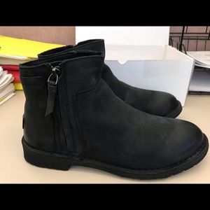 Ugg Rea short boot